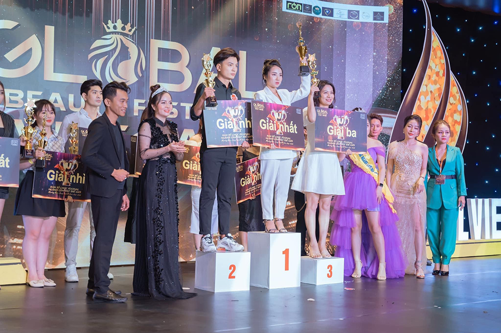 Master phun xăm Phạm Tô Hòa trong chương trình Global Beauty Festival VN 2020