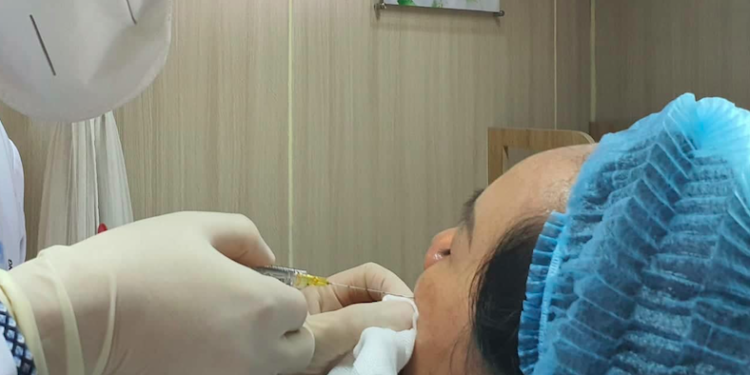 Nữ sinh Hà Nội đau đớn, hoảng loạn vì sẹo chi chít sau tiêm giảm béo ở spa