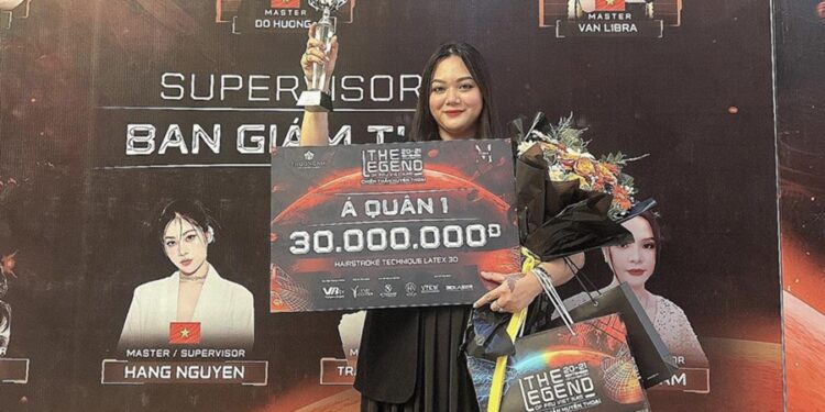 Linda Trần xuất sắc đoạt giải á quân hạng mục da 3D Sợi Hairstroke tại sự kiện The Legend of PMU 2023