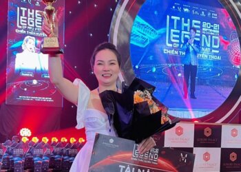 Thí sinh Ha Quyen Chu đoạt giải tài năng tại hạng mục môi tài năng trên người thật trong sự kiện The Legend of PMU 2023