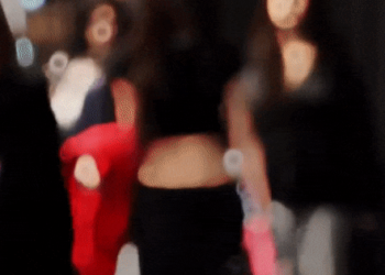 Nữ idol Kpop khoe body thon gọn khó tin