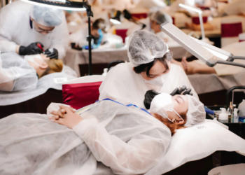 Chuyên gia Võ Thị Tú Lan đoạt giải Á Quân 1 Phun Mí Make Up Trên Người Thật Tại Giải Đấu Phun Xăm Mở Rộng Hướng Về Nguồn Cội Mùa 4