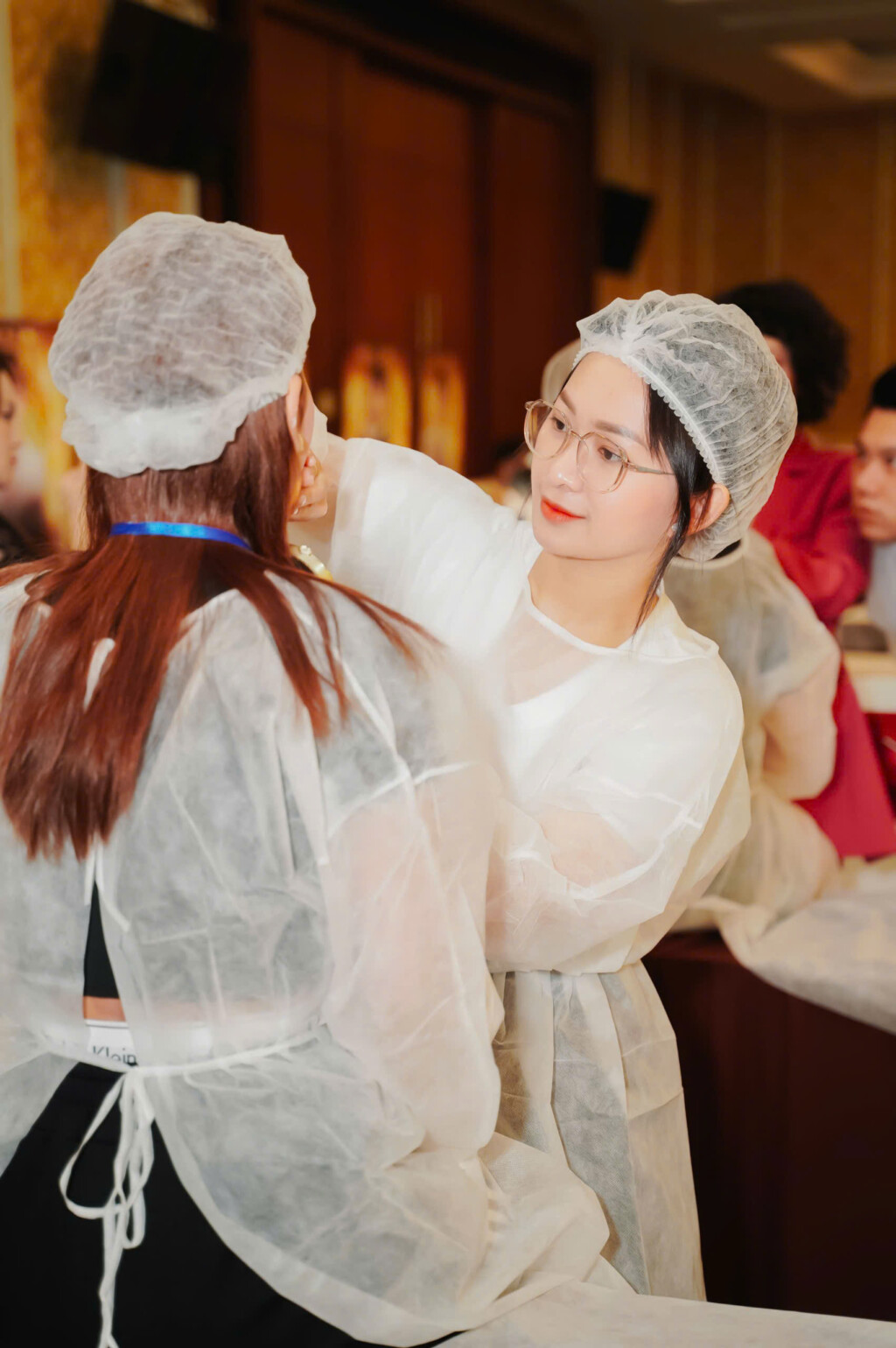 chuyen gia vo thi tu lan doat giai a quan 1 phun mi make up tren nguoi that tai giai dau phun xam mo rong huong ve nguon coi mua 4 2